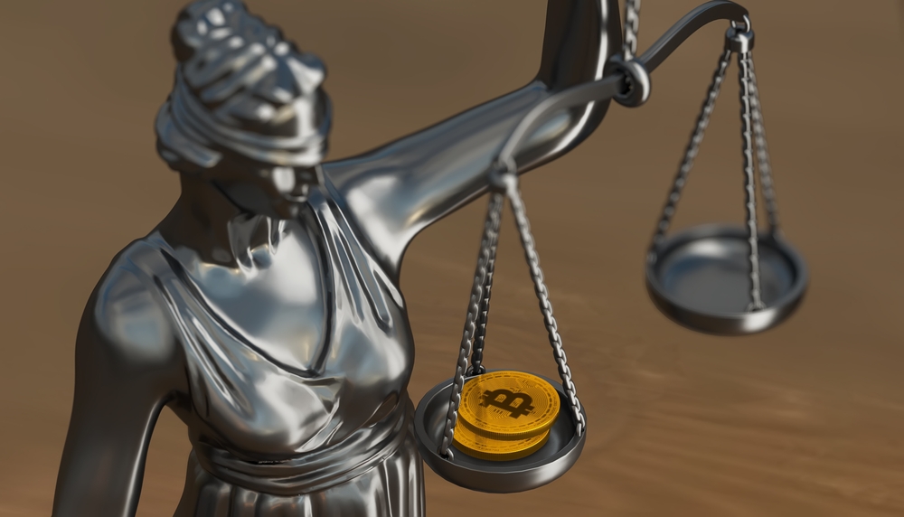 Lady justice holding cryptocurrency bitcoin on her scales ©increation87